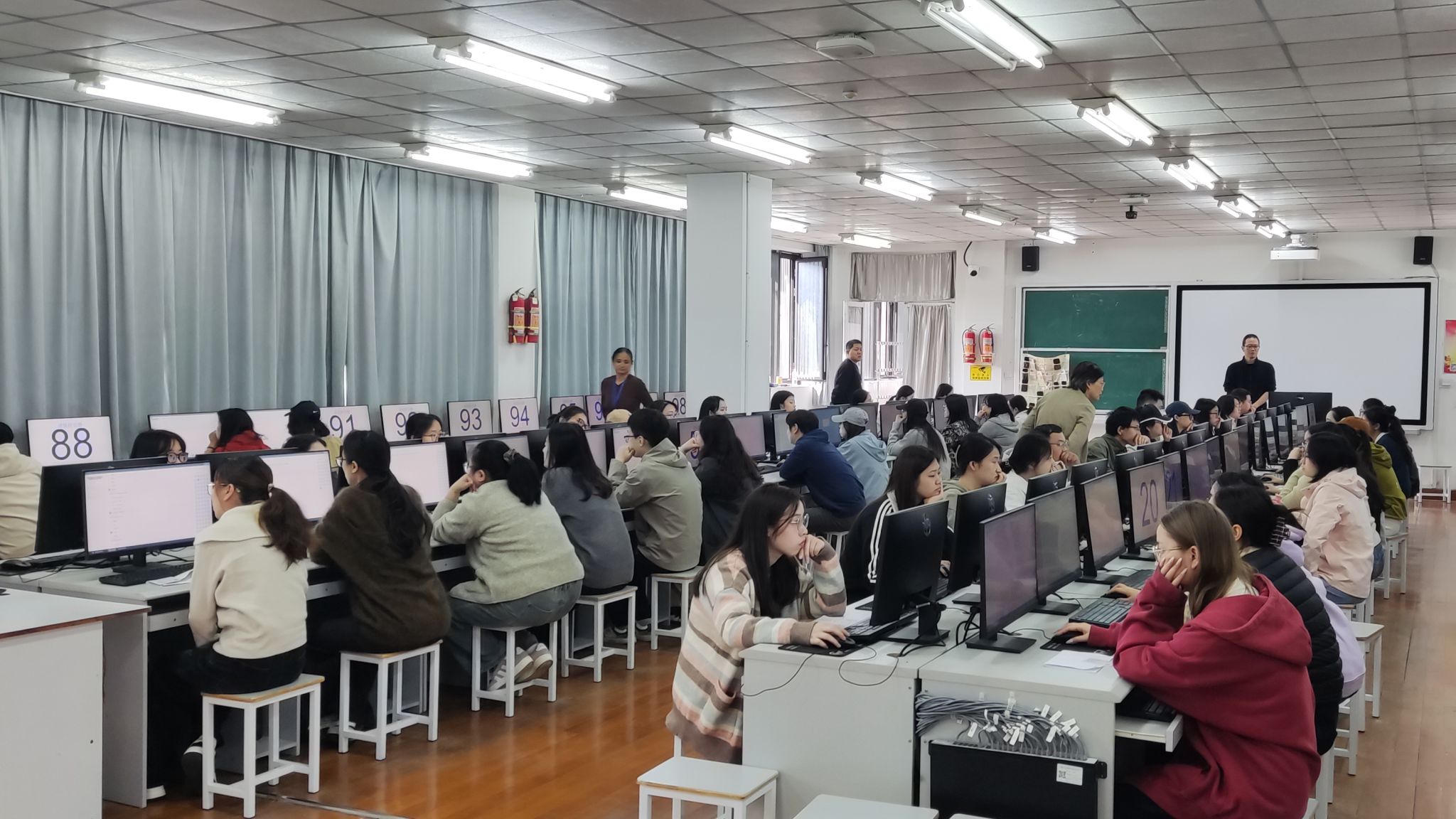 以公平为基，行真考之路：继续教育学院专业学位...